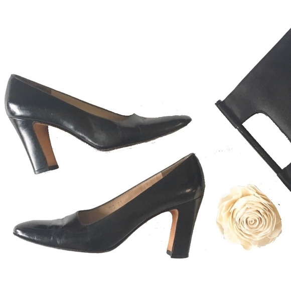 Salvatore Ferragamo Shoes - Vintage: Ferragamo ♚ Jackie O Heeled Pumps ♚ Black
